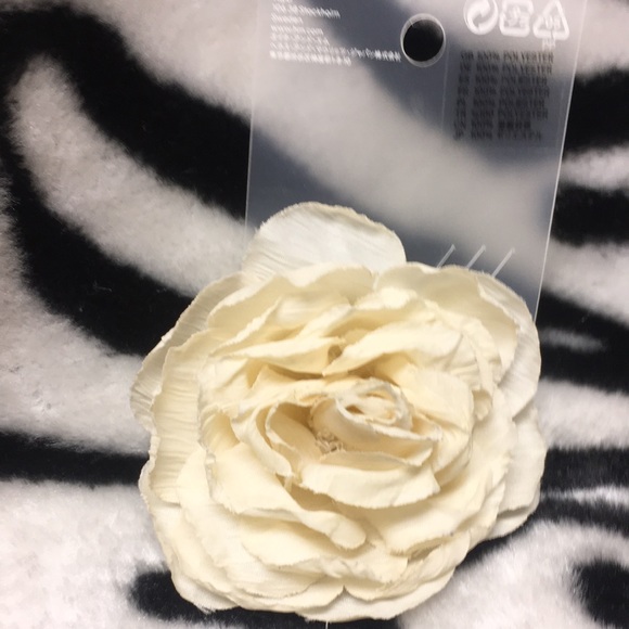 Set of 3 Cloth Flower Pins for Proms & Dances main image 5